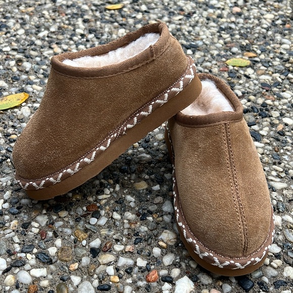 BearPaw Other - NWOB BearPaw Brown Suede Toddler Slippers